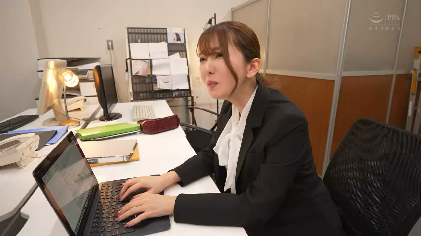 日本，漂亮气质女主训练女奴桌下趣味舔跨坐脸喝圣水