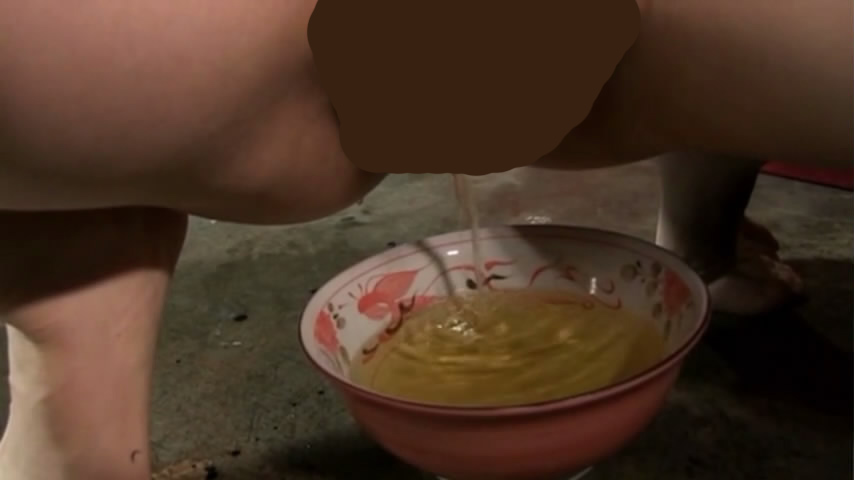 日本，漂亮女主调教女奴闻舔性感跨下坐脸屈辱喝圣水