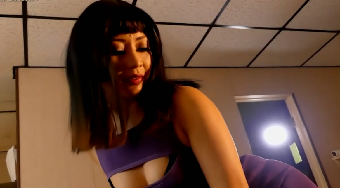 欧美，漂亮女主妇把仆人当坐脸垫跨下舌侍奉