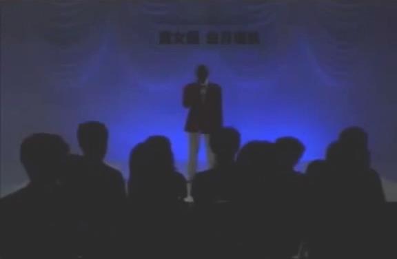 日本，多女主蹲在女奴头上排黄金奴吃很屈辱