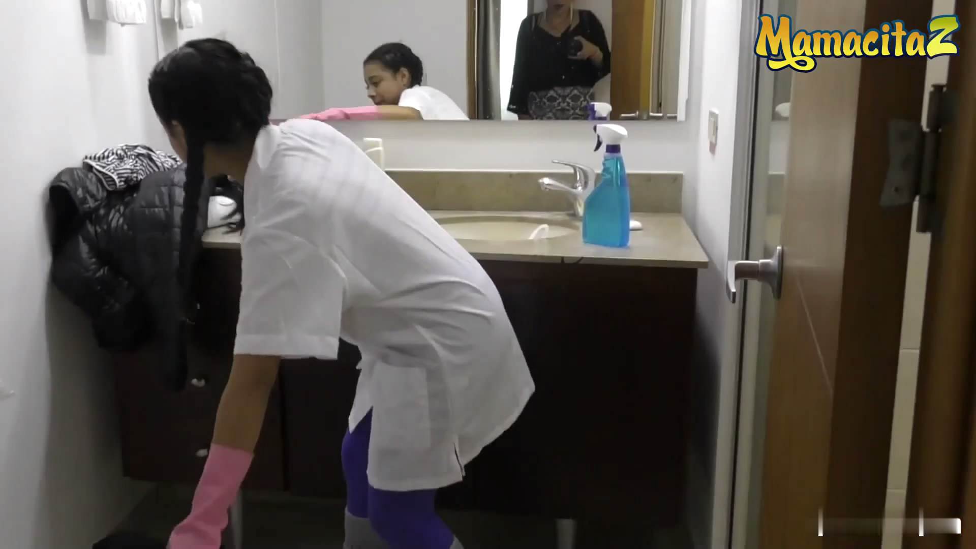 欧美，可怜女奴工作很辛苦还要为主人舌侍奉跨下