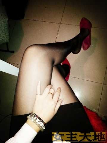 发几张黑丝美腿美脚……