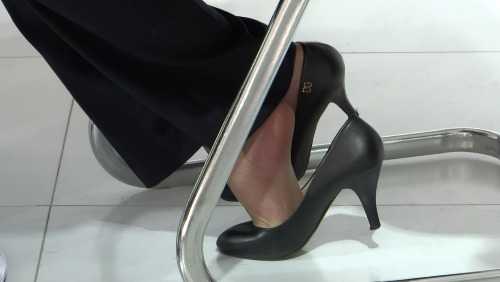 制服MM这样来勾引我，我