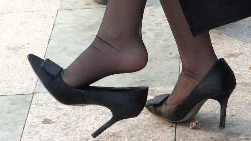 那骚丝、骚高跟快顶不住啦，这样挑鞋谁能受得了？？