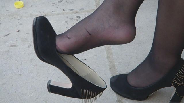 超薄黑丝黑高挑鞋玩鞋，那白色蕾丝上衣MM绝对漂亮之一！