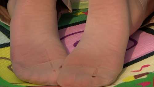 草地肉丝足跪姿大特写