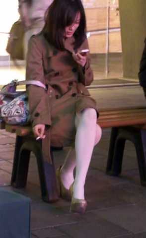 包臀裙白丝美腿诱