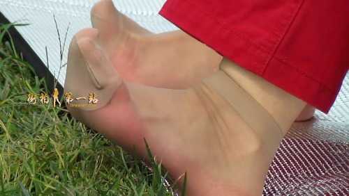 全方位拍摄少妇大晾细嫩肉丝脚