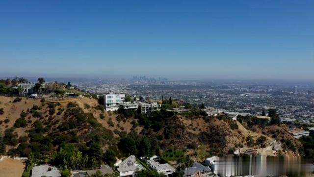 法国电影，女友的诱惑，男友只能服从侍奉美脚