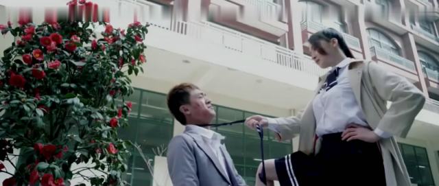国产电影 女主是校园的霸王，她把男生调教的很温顺好惨