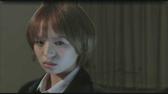 日本电影，美女们比赛输了要受惩罚，嘴脱袜子舔脚踩踏