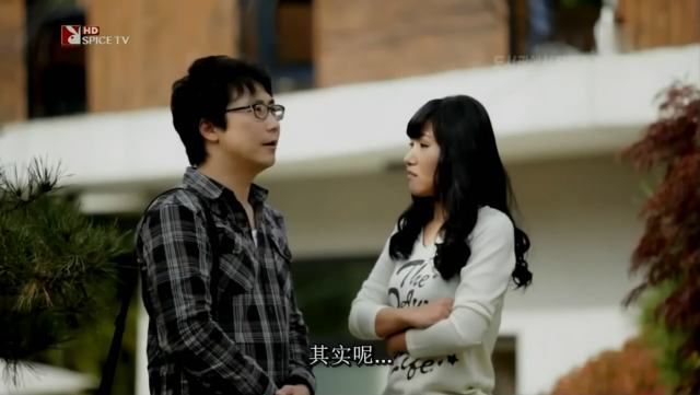 韩国电影，女主累走的汗脚，桌下诱惑男生爬来舔脚