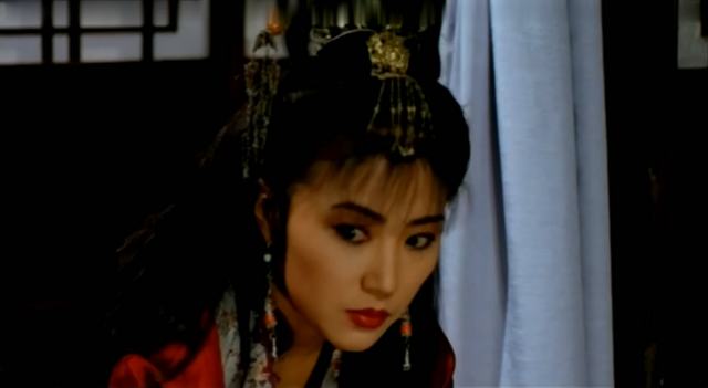 国产电影，漂亮性感贵妇调教下人，闻鞋子鞭打足踩诱惑