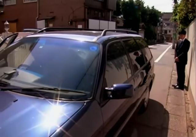 日本电影，女经理的脾气，丝袜羞男职员脸当椅子好可怜