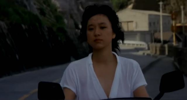 日本电影，酒吧女服务员，很多男人都来这里喝秘制圣水