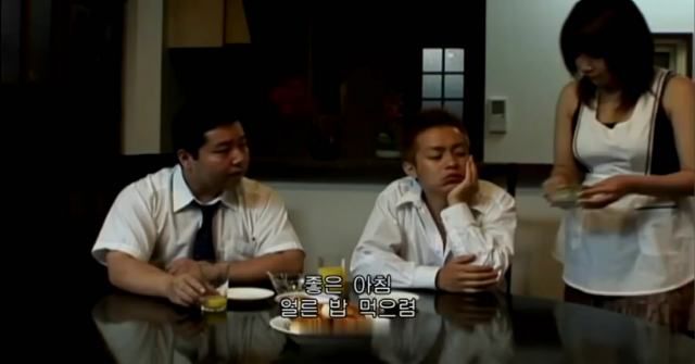 韩国电影，我的继母，我偷闻她的内裤发现后，让我舔她脚