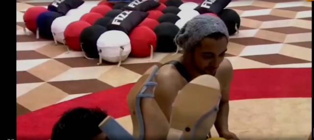 电影节目精选，给女主持人舔脚，为女演员服务当女王