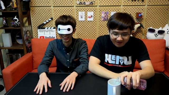 国内节目，两个小伙从日本买的圣水告诉大家是什么味道