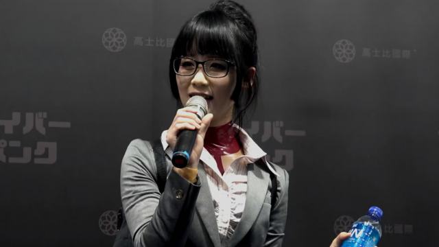 国内节目，动漫节女神驾临骑着男奴，奖励观众原味丝袜