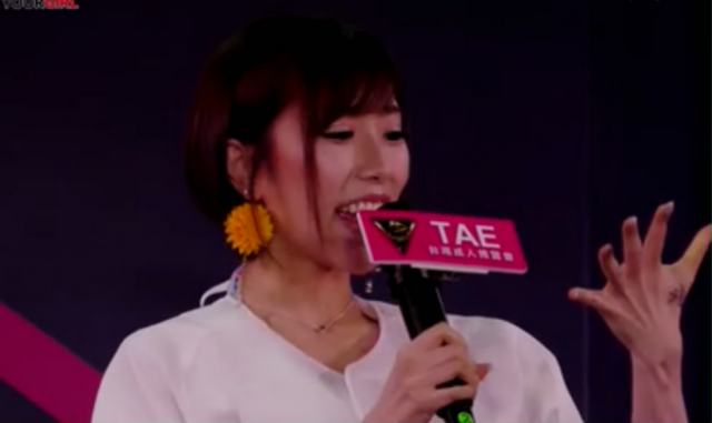 日本节目，多个美女女神台上赏赐原味内裤大放送