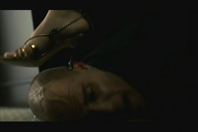 国外电影，多个片段女主调教坏人踩踏吻足内附电影名