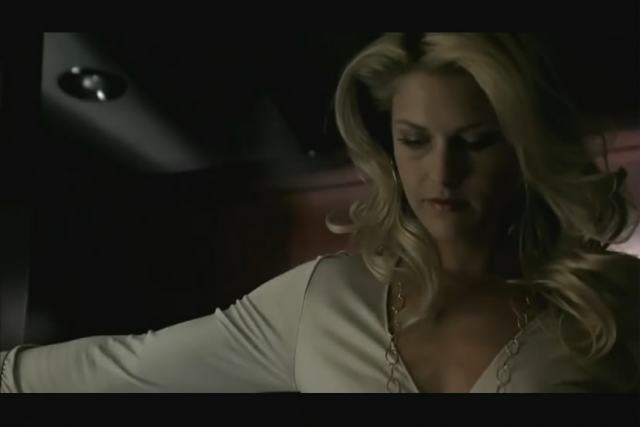 国外电影，多个片段女主调教坏人踩踏吻足内附电影名