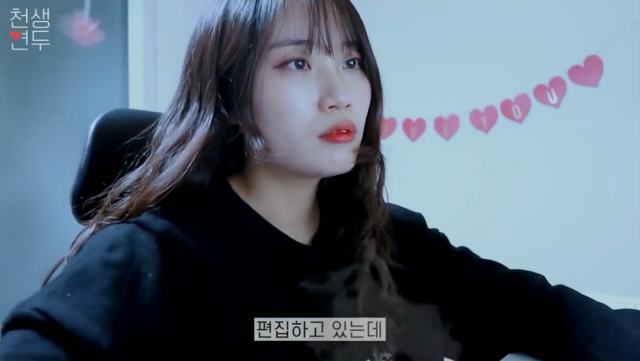 韩国节目，女友好漂亮男友为宠她按摩舔她的脚趾头