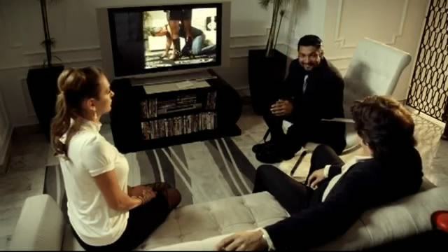 国外电影，女白领的地下室，工作压力大把同事调教当马桶