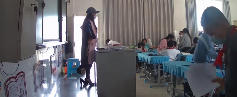 女老师玩高跟I suggest you watch the whole video 17