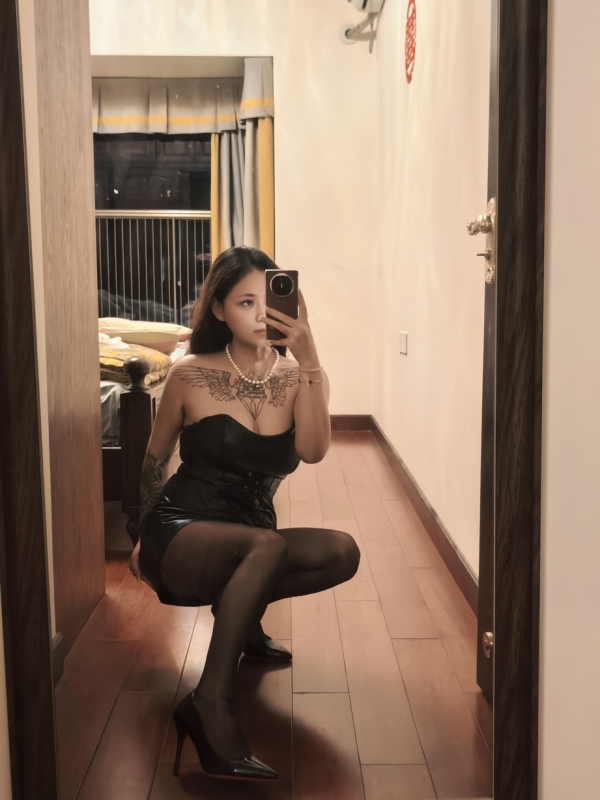 重庆菲菲女王携闺蜜巡游江浙沪成都和西安