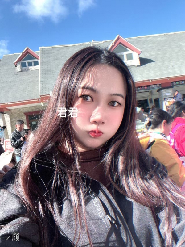 南京栖霞山和新疆旅游拍的，笑死人哪里像霸主？太清纯吧