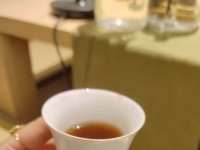 上海霸道女王  茶喝多了，就想上厕所，你们看着办