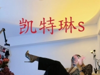 好像好久没穿裤子了