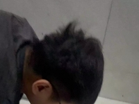 三主圈养狗！超级贱，户外公厕