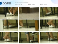 街拍亚裔女大学生桌下光脚玩鞋片hottestasianshoeplay