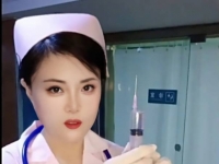 小朋友，来，撅好，打针了。