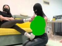 小妮，线下调教女奴，踩乳，恋足12分