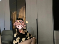 吹空调吹的还有点冷