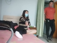 探访按摩店：城中村内找了一个轻熟女，直接无套乱艹，...