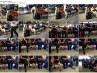 候车室脱鞋放松的两位漂亮 玉足MM