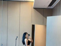 又是练臀的一天，脚出来超多汗有贱狗要来舔一下吗？