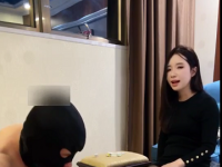 力争百部经典视频之①⑤-丝袜喂黄金+呕吐+圣水+烟灰缸