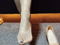 闻着主人臭丝袜好幸福呢