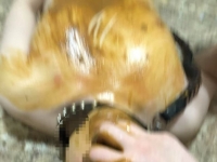 重口（不喜勿入）裸手强制喂屎