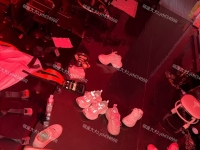 一丝灰尘都不可以有的，给主人舔干净