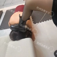 骚母狗一天不踩就发骚贱的不行