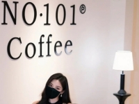 北京」跪下舔脚