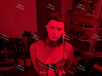 骚婊子，只会跪在主人面前发骚犯贱。