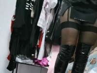 国产隔板黑靴搓射，踩鸡鸡