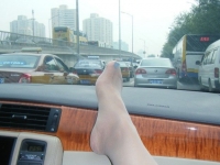 在汽车调教里本主脚丫照片